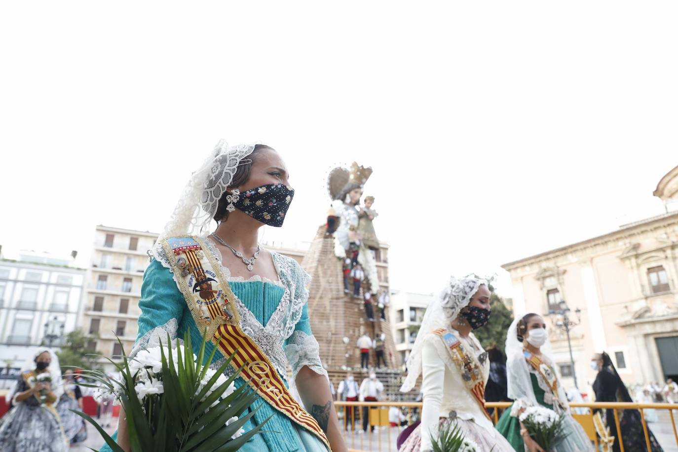 Los falleros se reencuentran con la Virgen este viernes 3 de septiembre, en las que pasarán a la historia como las Fallas más atípicas por las restricciones de la pandemia. Las comisiones vuelven a recorrer las calles de Valencia tras la cancelación de las fiestas el pasado 2020.