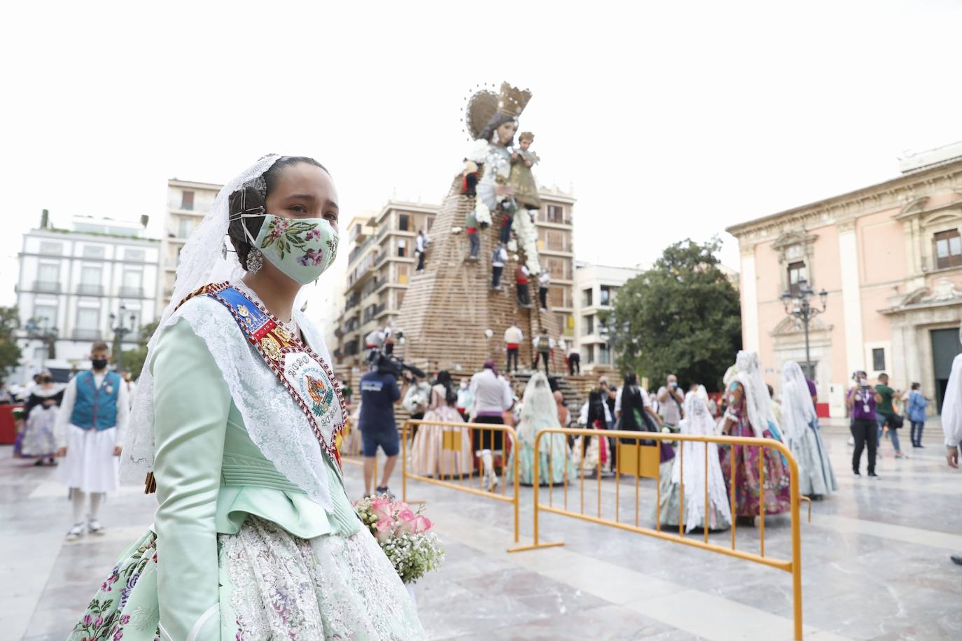 Los falleros se reencuentran con la Virgen este viernes 3 de septiembre, en las que pasarán a la historia como las Fallas más atípicas por las restricciones de la pandemia. Las comisiones vuelven a recorrer las calles de Valencia tras la cancelación de las fiestas el pasado 2020.