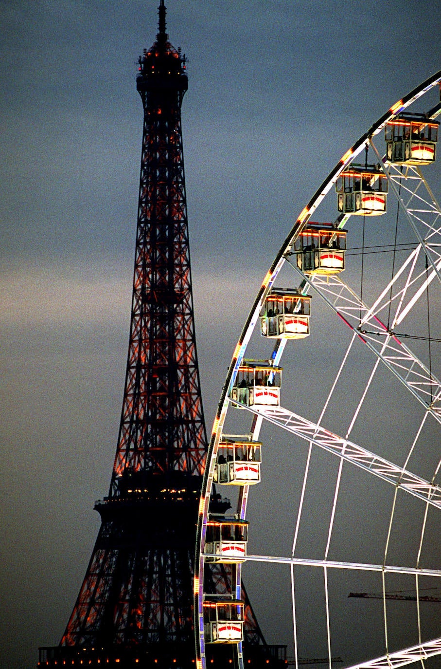 LA GRANDE ROUE DE PARÍS (PARÍS, FRANCIA) | La noria de París ha estado antes en Inglaterra, Bangkok, Amsterdam y Bélgica. Gracias a su diseño único se puede montar en 72 horas y desmontar en 60. Su última ubicación; la Plaza de la Concordia.