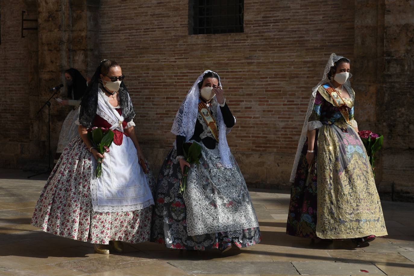 Los falleros se reencuentran con la Virgen este viernes 3 de septiembre, en las que pasarán a la historia como las Fallas más atípicas por las restricciones de la pandemia. Las comisiones vuelven a recorrer las calles de Valencia tras la cancelación de las fiestas el pasado 2020.