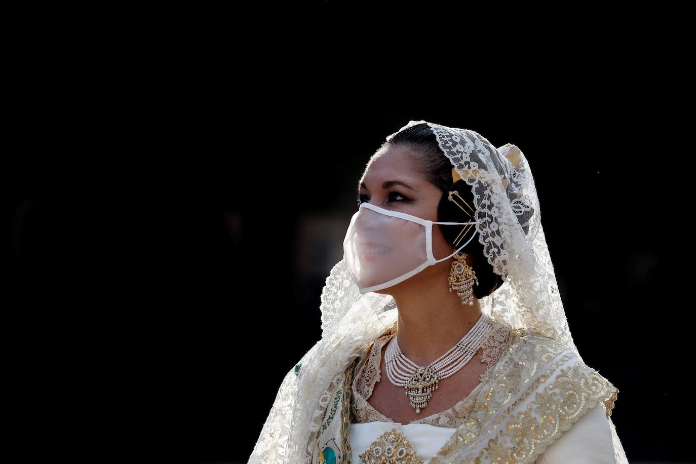 Los falleros se reencuentran con la Virgen este viernes 3 de septiembre, en las que pasarán a la historia como las Fallas más atípicas por las restricciones de la pandemia. Las comisiones vuelven a recorrer las calles de Valencia tras la cancelación de las fiestas el pasado 2020.