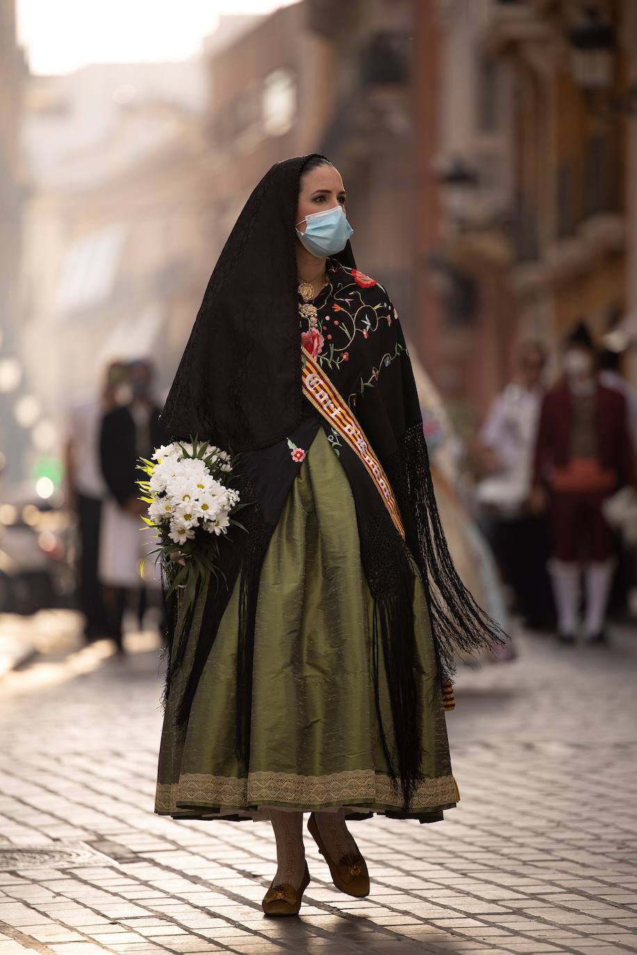 Los falleros se reencuentran con la Virgen este viernes 3 de septiembre, en las que pasarán a la historia como las Fallas más atípicas por las restricciones de la pandemia. Las comisiones vuelven a recorrer las calles de Valencia tras la cancelación de las fiestas el pasado 2020.