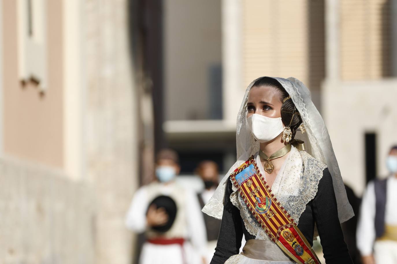 Los falleros se reencuentran con la Virgen este viernes 3 de septiembre, en las que pasarán a la historia como las Fallas más atípicas por las restricciones de la pandemia. Las comisiones vuelven a recorrer las calles de Valencia tras la cancelación de las fiestas el pasado 2020.