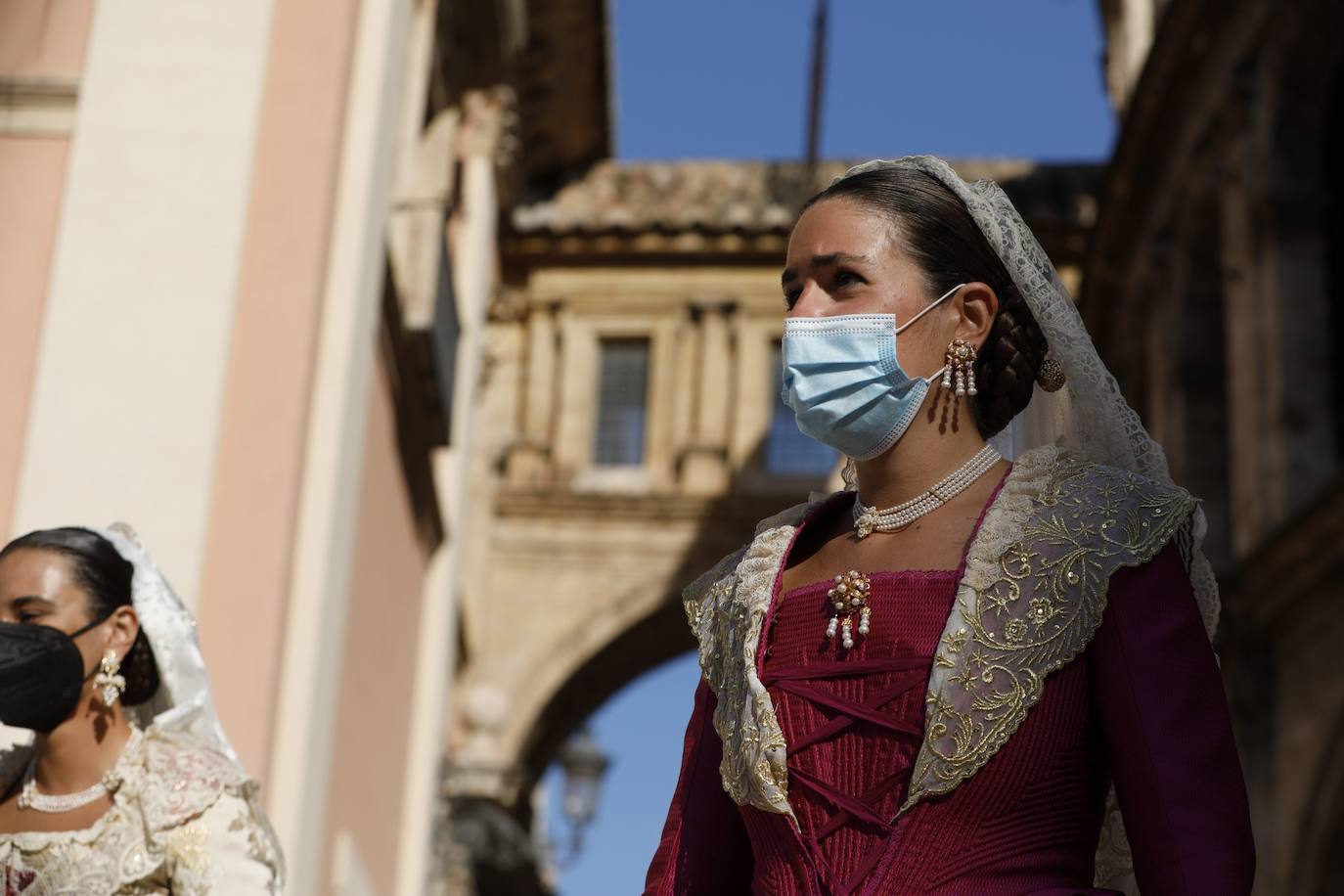 Los falleros se reencuentran con la Virgen este viernes 3 de septiembre, en las que pasarán a la historia como las Fallas más atípicas por las restricciones de la pandemia. Las comisiones vuelven a recorrer las calles de Valencia tras la cancelación de las fiestas el pasado 2020.