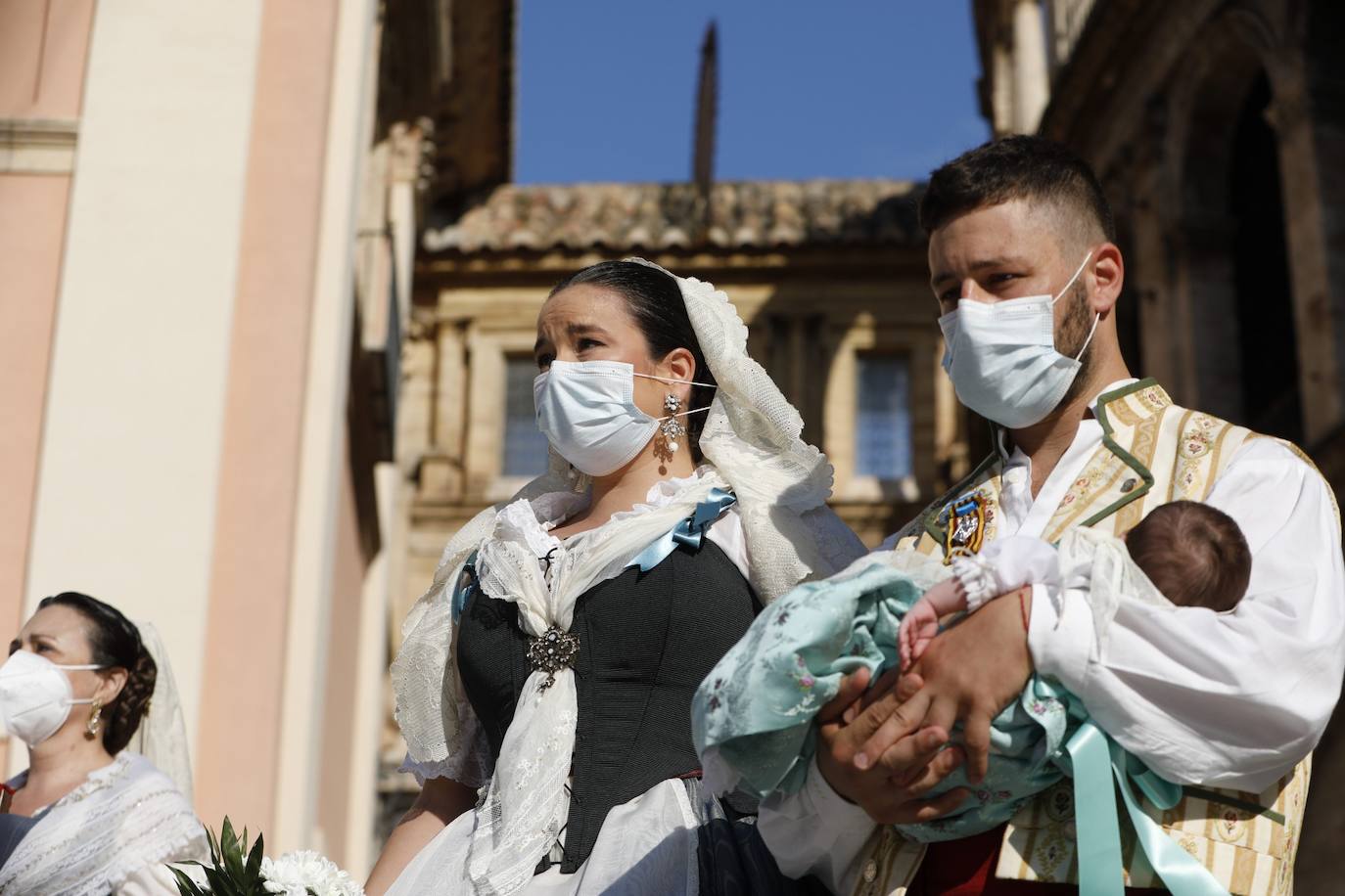 Los falleros se reencuentran con la Virgen este viernes 3 de septiembre, en las que pasarán a la historia como las Fallas más atípicas por las restricciones de la pandemia. Las comisiones vuelven a recorrer las calles de Valencia tras la cancelación de las fiestas el pasado 2020.