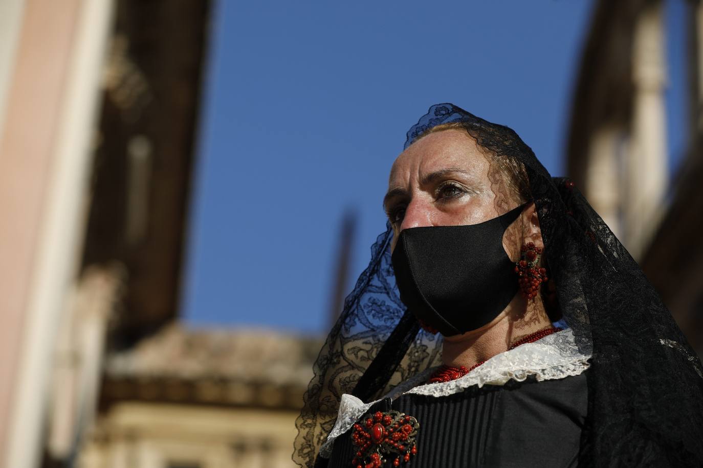 Los falleros se reencuentran con la Virgen este viernes 3 de septiembre, en las que pasarán a la historia como las Fallas más atípicas por las restricciones de la pandemia. Las comisiones vuelven a recorrer las calles de Valencia tras la cancelación de las fiestas el pasado 2020.