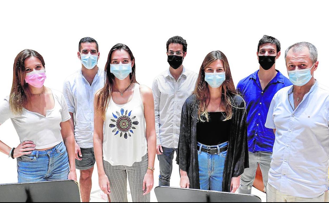 Siete de los nuevos músicos que se incorporan a la Orquesta de la Comunitat en esta temporada. 