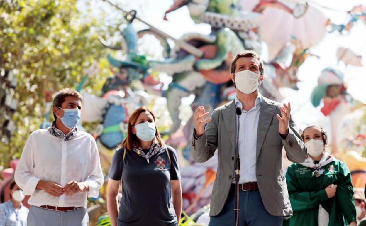 Casado en Valencia: Casado visita las Fallas