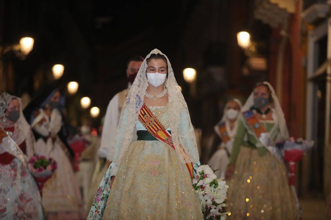 Los falleros se reencuentran con la Virgen este viernes 3 de septiembre, en las que pasarán a la historia como las Fallas más atípicas por las restricciones de la pandemia. Las comisiones vuelven a recorrer las calles de Valencia tras la cancelación de las fiestas el pasado 2020.