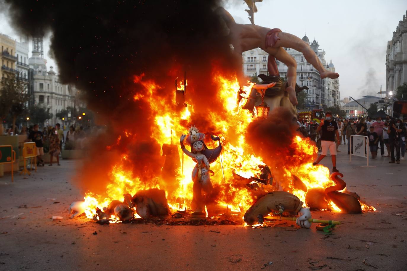 Fotos: Cremà de las Fallas de 2021