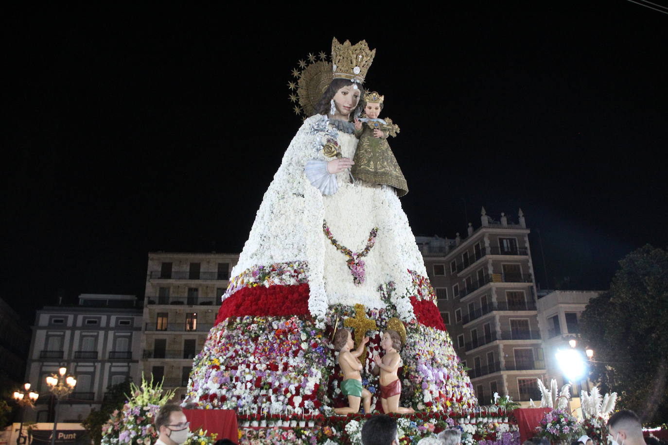 Fotos: Consuelo Llobell cierra una Ofrenda histórica