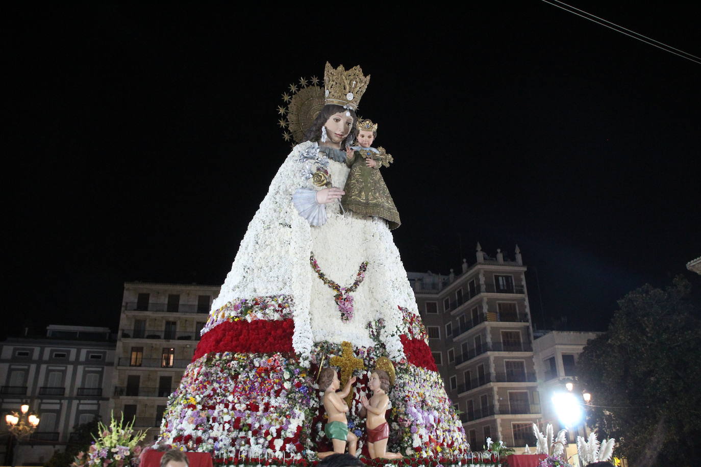 Fotos: Consuelo Llobell cierra una Ofrenda histórica