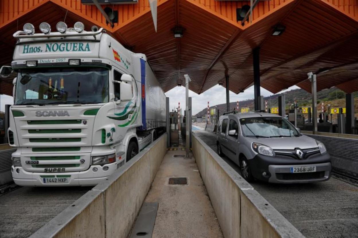 Peaje de Martorell en la AP7 a su paso por Barcelona el pasado miércoles, cuando se liberaron las autopistas catalanas. efe