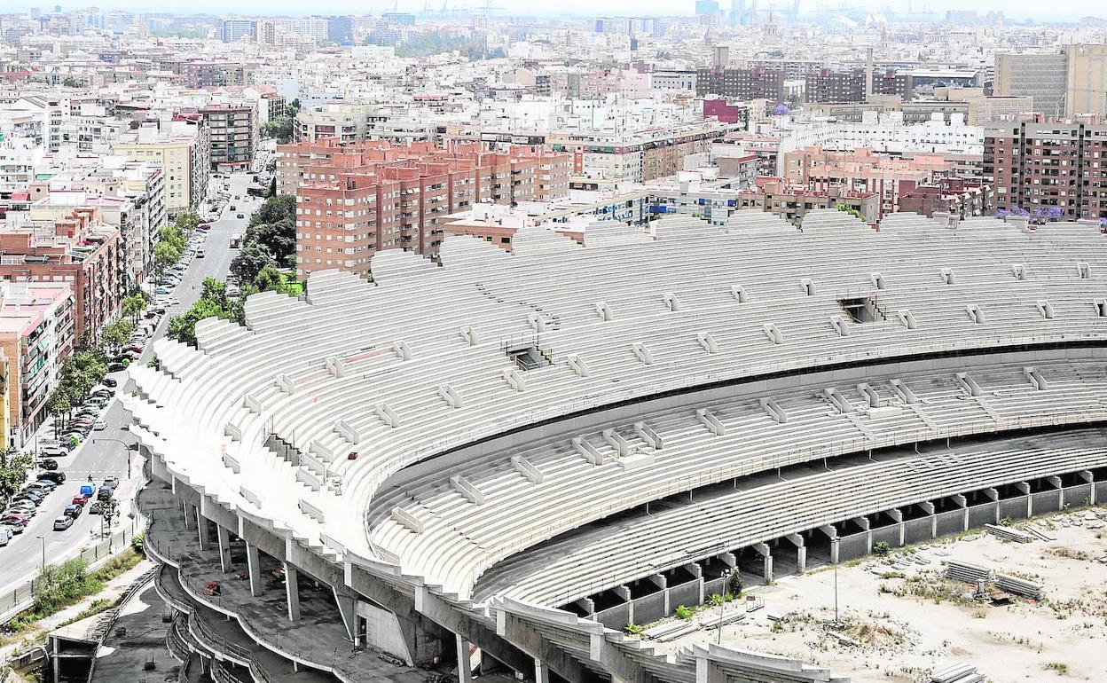 Aspecto actual de la obra del nuevo estadio del Valencia, paralizada desde hace más de once años. 