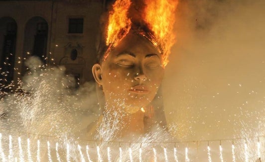 Cremà de la Meditadora, en la plaza del Ayuntamiento. 