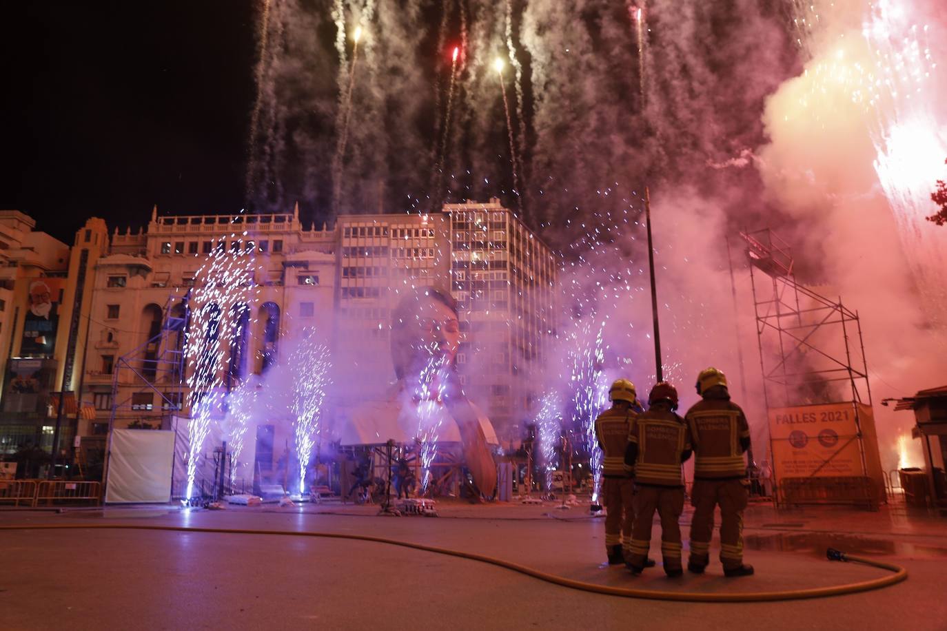 Fotos: Cremà de las Fallas de 2021