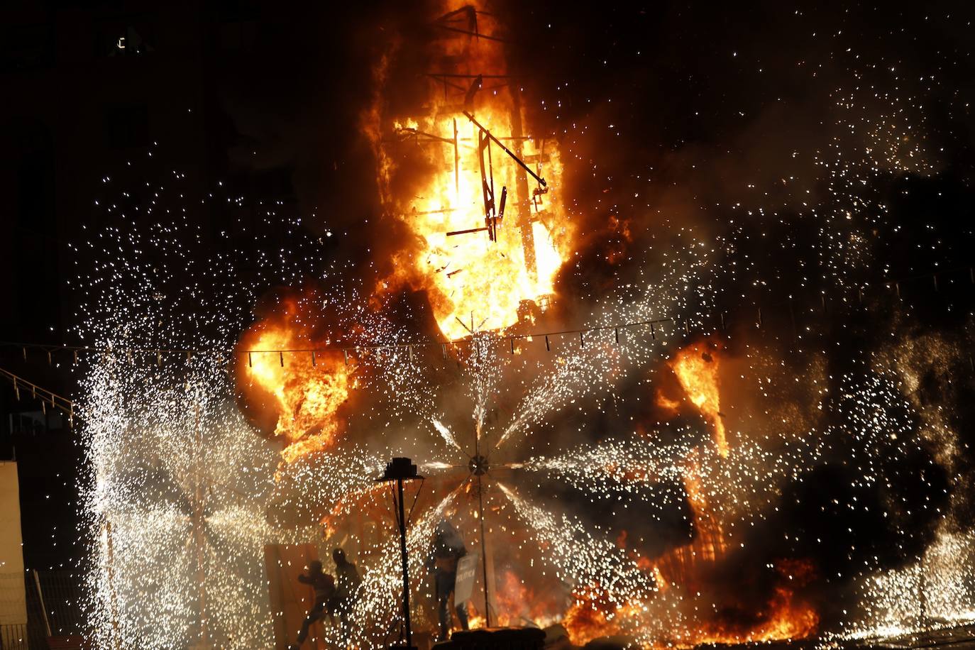 Fotos: Cremà de las Fallas de 2021