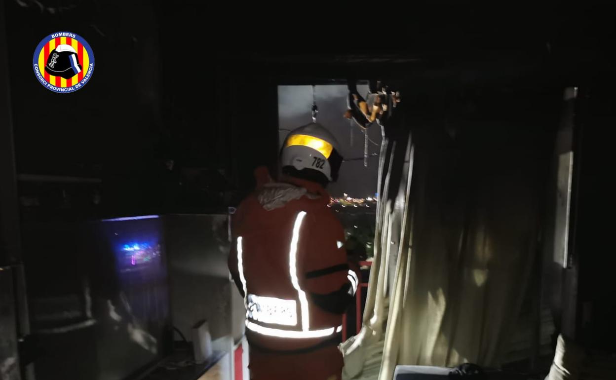 Actuación de los bomberos en otro incendio hace unos días. 