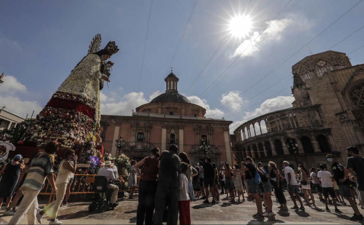 Plaza de la Virgen tras la Ofrenda de flores.