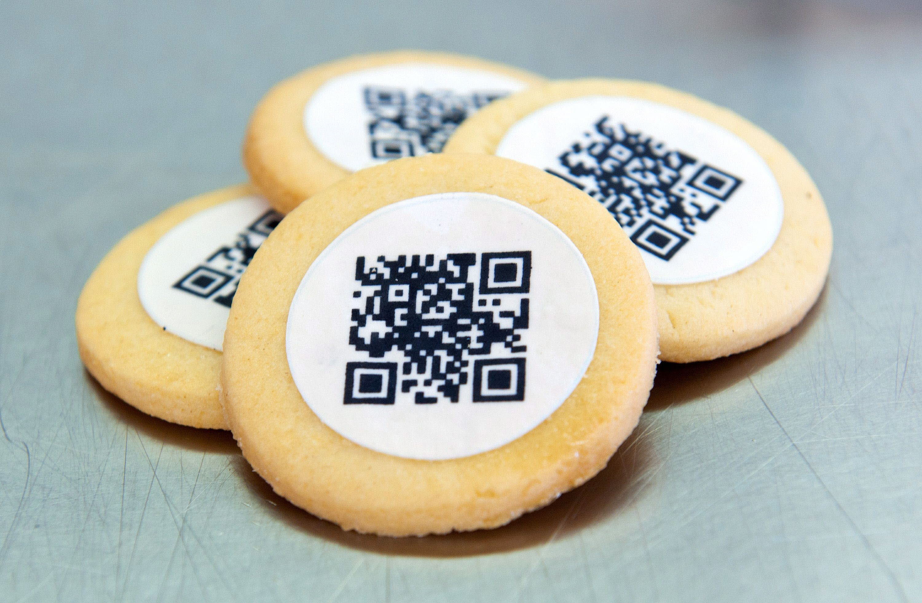 Unas galletas cuya decoración consiste de un código QR. 