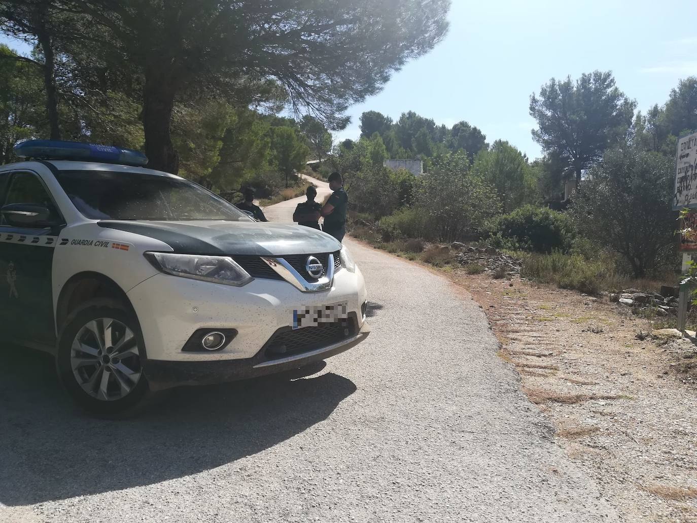 Una treintena de agentes reconocen el terreno delimitado por la geolocalización de uno de los móviles que utilizaba el presunto asesino en serie, entre los municipios de Villanueva de Castellón, Manuel y Llosa de Ranes.