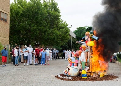 Imagen secundaria 1 - Fallas plantadas en distintas residencias. 