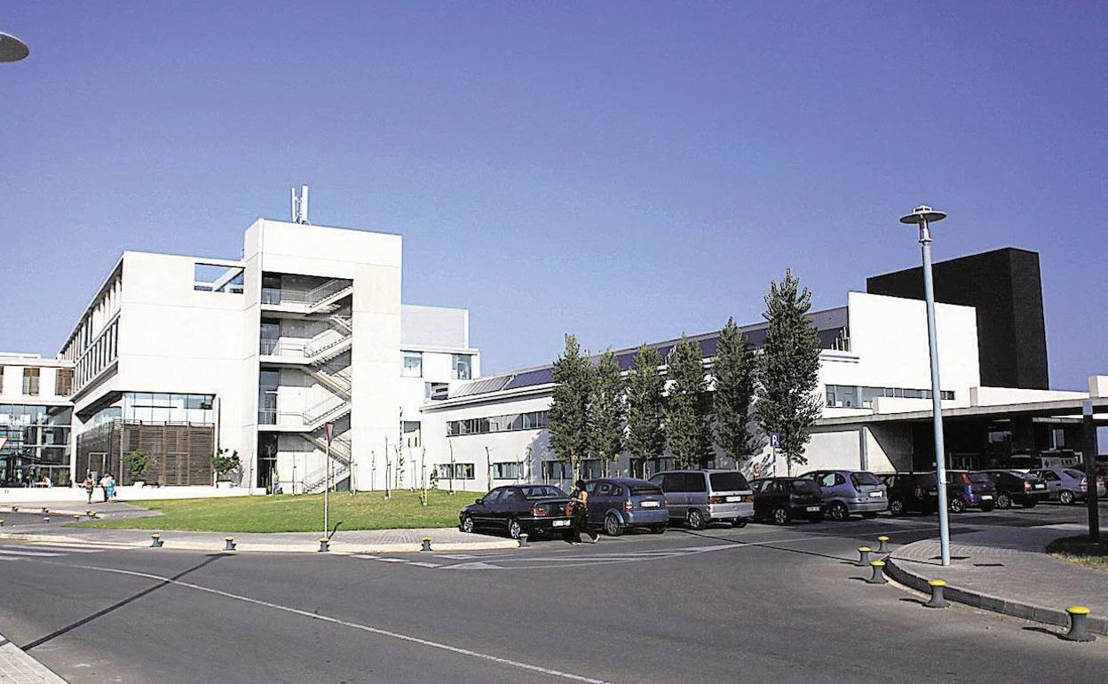 Vista panorámica del Hospital de Dénia, con el área de Urgencias a la derecha.