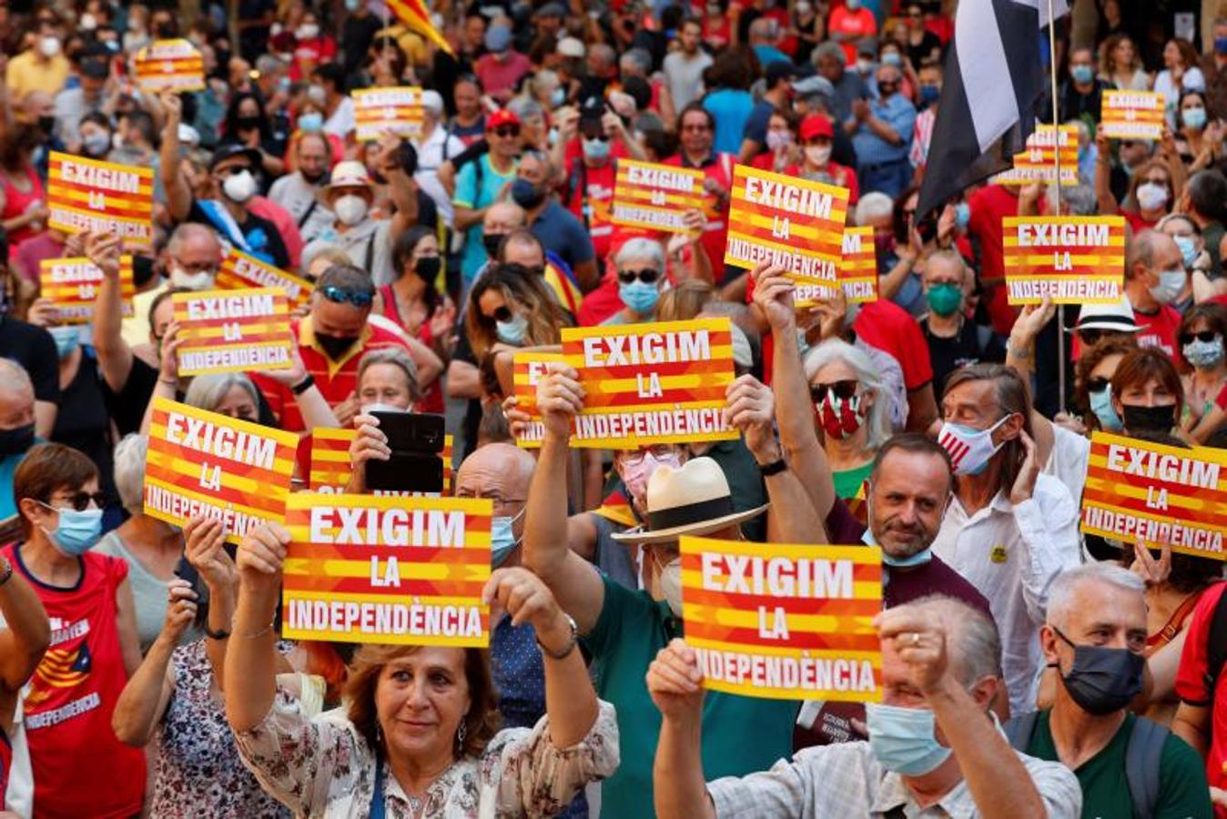 Manifestantes piden la independencia de Cataluña en la Diada con menor participación en años 