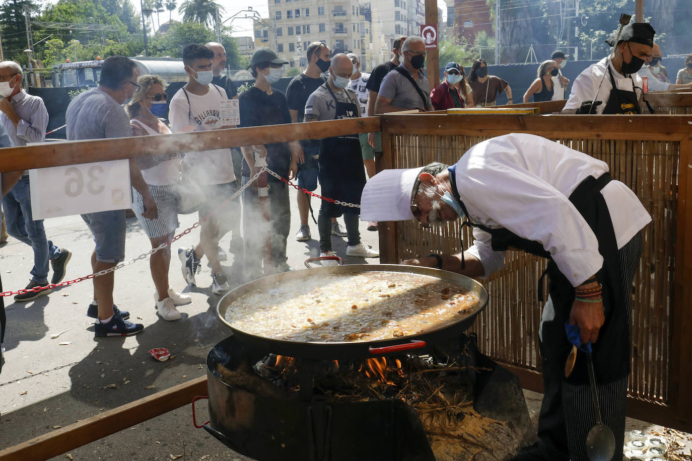 La localidad celebra una nueva edición del concurso internacional del plato tradicional valenciano