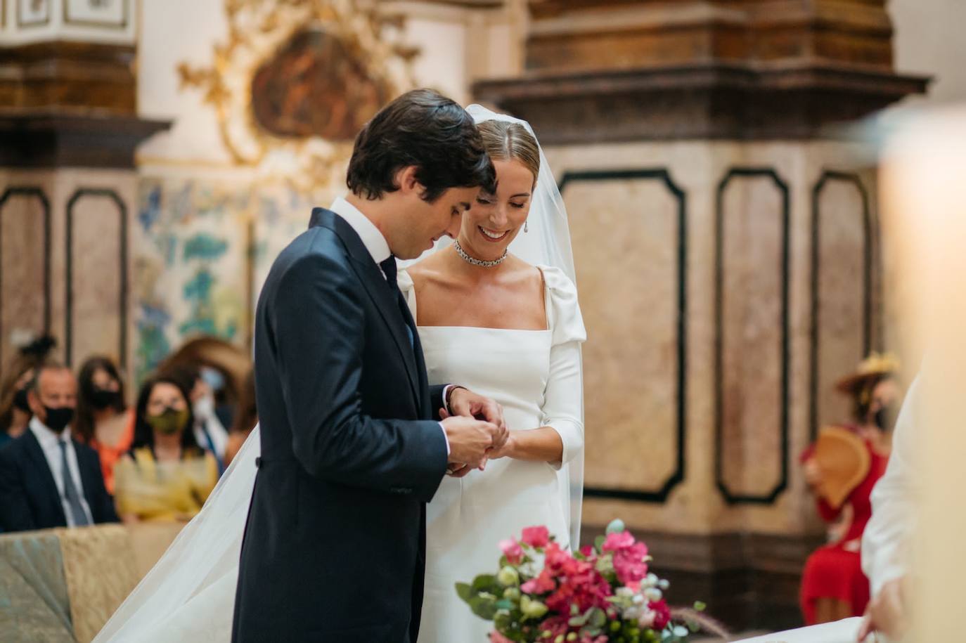 Yago Giménez y Paz Juárez se casan: las fotos de la boda de ensueño de los notarios en Valencia.