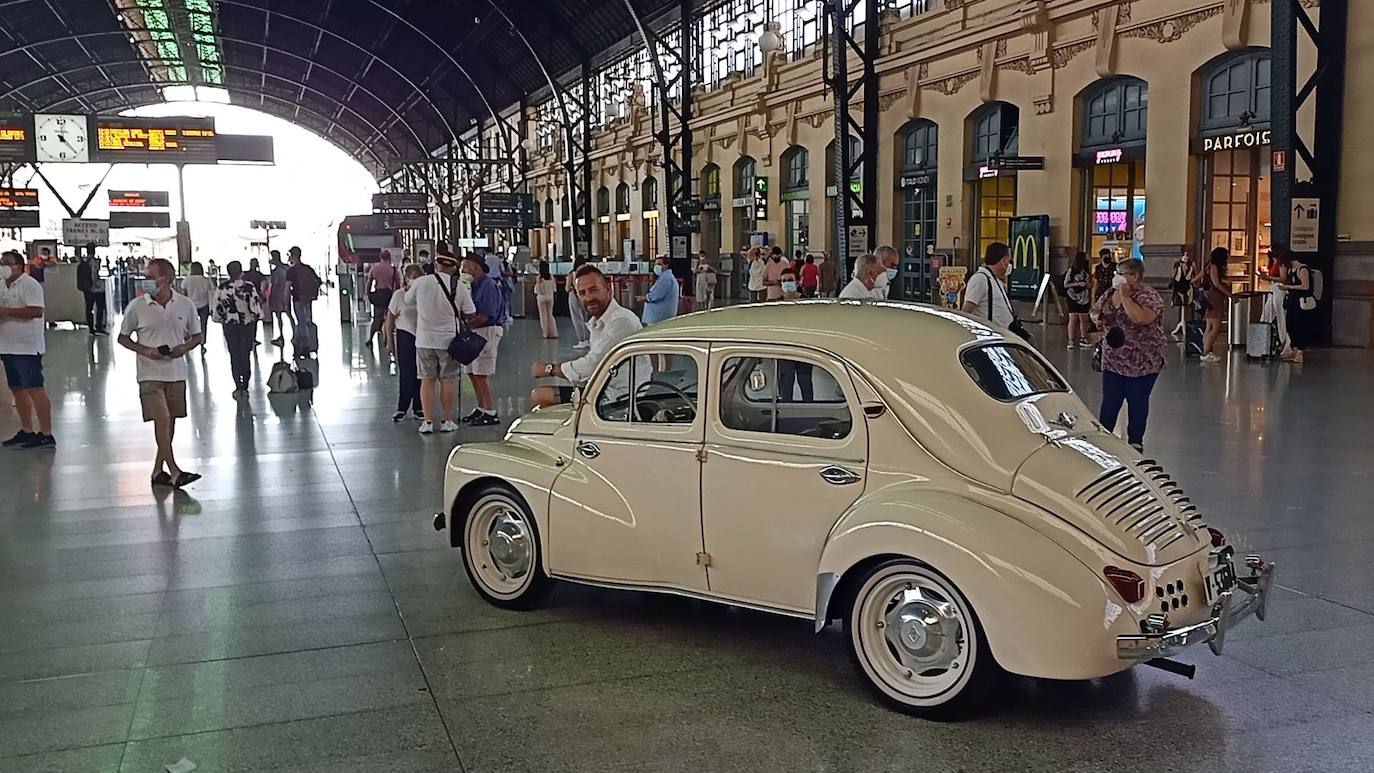 El Club Amigos Renault 4/4 celebra en la Estación del Norte la Concentración Nacional Mediterráneo 2021, recuperando para la memoria unos de los modelos más antiguos de la marca francesa