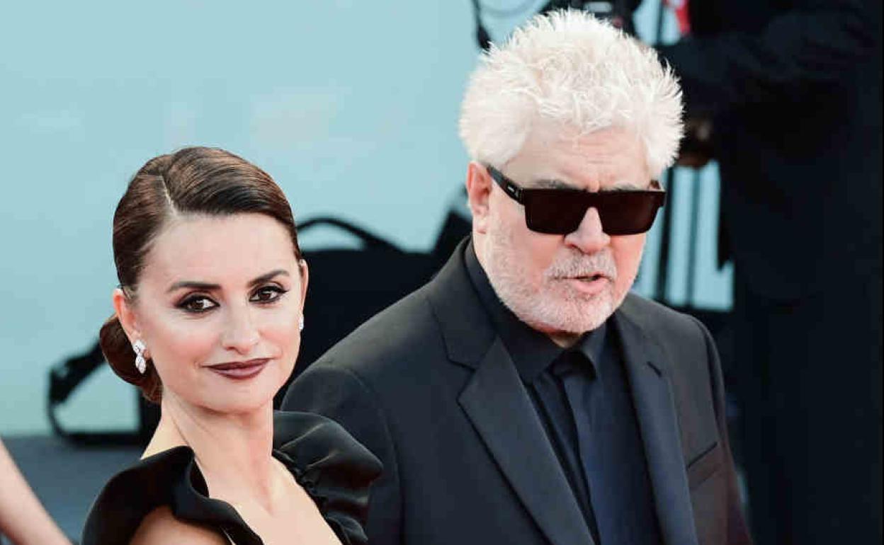 Penélope Cruz y Pedro Almodóvar, en el Festival de Cine de Venecia.