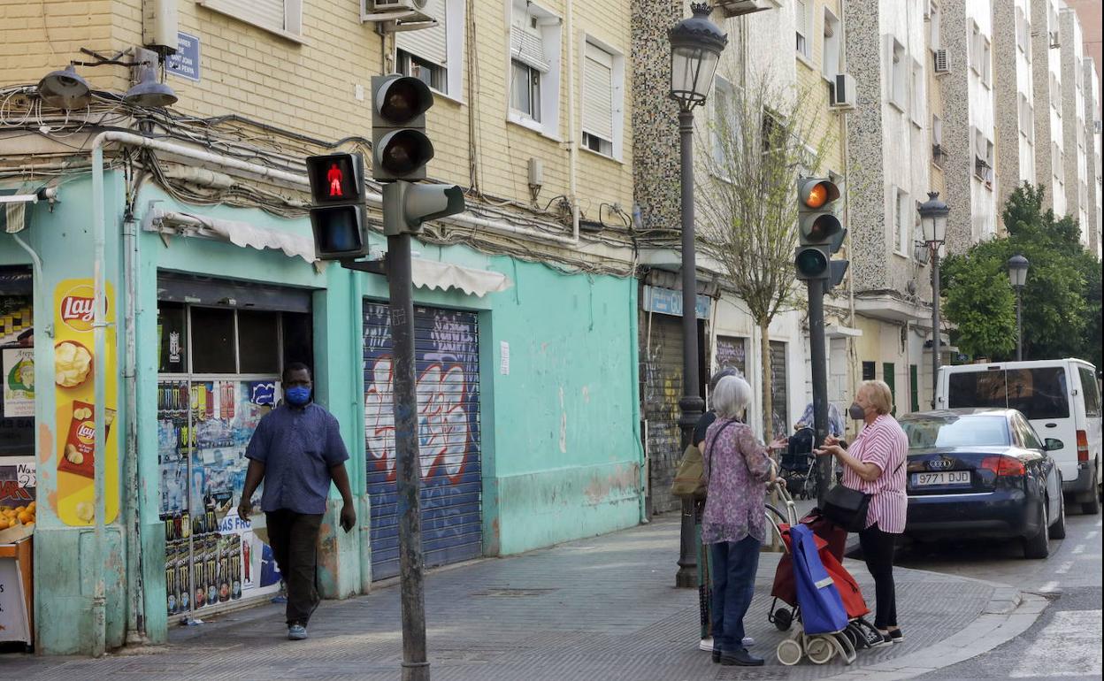 Una de las calles de Orriols, hace unos días. 