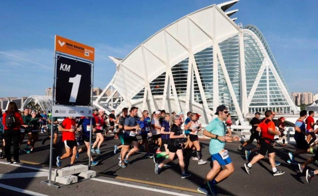 Participantes de la última edición popular del medio maratón de Valencia. 