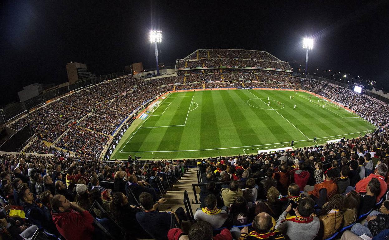 Imagen del estadió José Rico Pérez durante un partido de la selección española. 