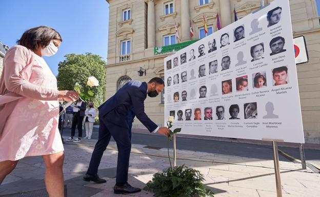 Homenaje a las víctimas del etarra Henri Parot, en Vitoria.