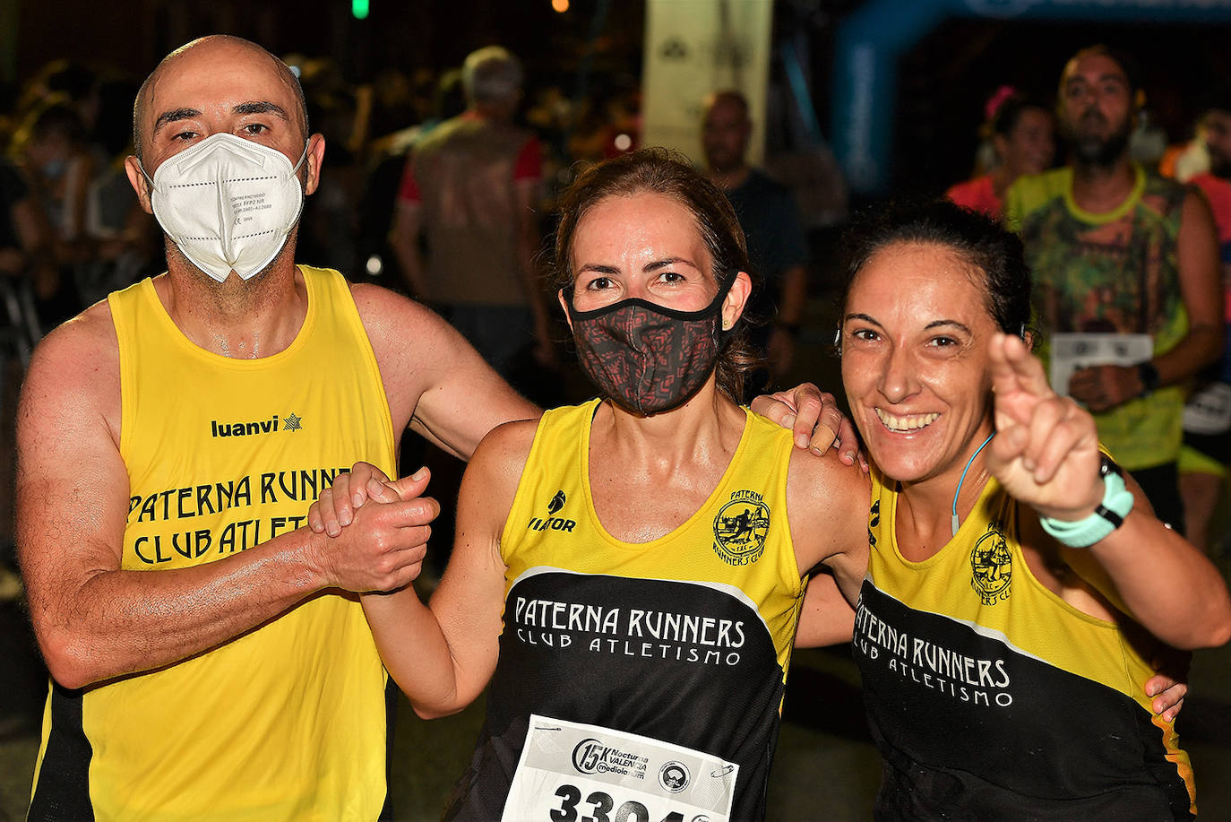 La carrera 15K Nocturna València Banco Mediolanum recorrió este sábado por la noche las calles de la ciudad. La prueba ha contado con cerca de 6.000 participantes y medidas de seguridad sanitarias, se ha celebrado finalmente tras dos años de parón por la pandemia. El keniata Emmanuel Moi Maru ha logrado la mejor marca de la carrera siendo el primer clasificado en categoría masculina con un tiempo de 42:14, mejor marca mundial del año.