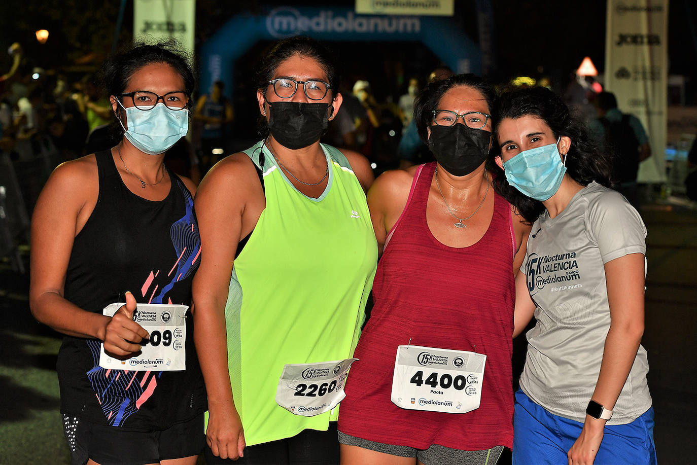 La carrera 15K Nocturna València Banco Mediolanum recorrió este sábado por la noche las calles de la ciudad. La prueba ha contado con cerca de 6.000 participantes y medidas de seguridad sanitarias, se ha celebrado finalmente tras dos años de parón por la pandemia. El keniata Emmanuel Moi Maru ha logrado la mejor marca de la carrera siendo el primer clasificado en categoría masculina con un tiempo de 42:14, mejor marca mundial del año.