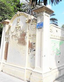 Imagen secundaria 2 - Pintadas en la estación del Norte, en el Jardín del Hospital y en la entrada de Viveros.