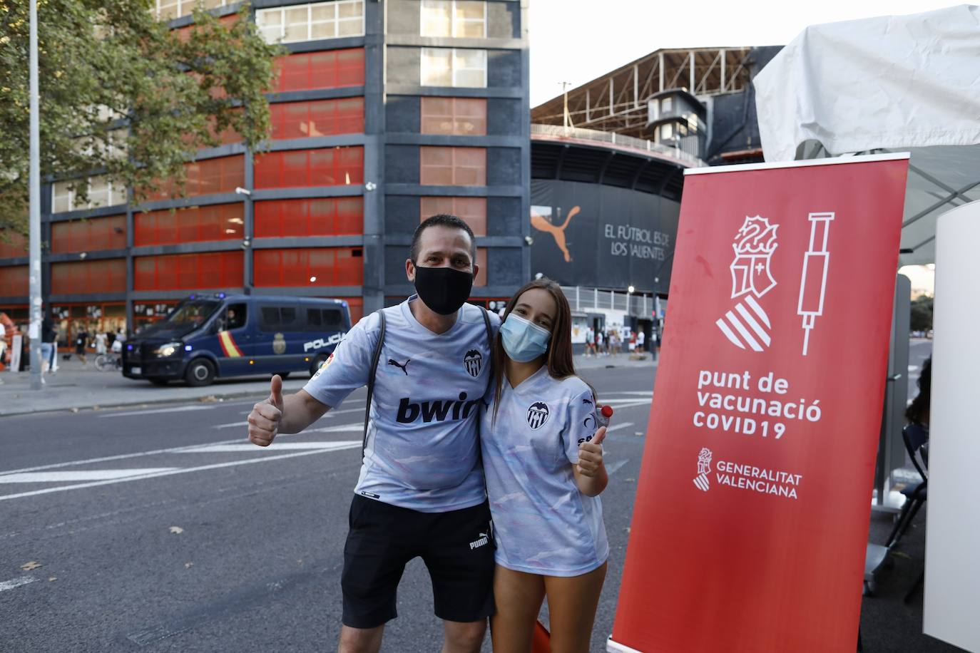 Fotos: Valencia CF - Real Madrid: Vacunación en Mestalla