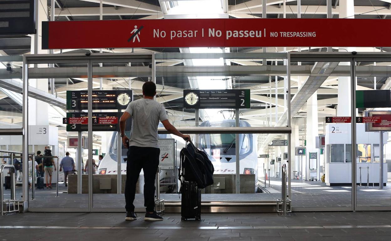 Huelga en Renfe en el puente del 9 d'Octubre