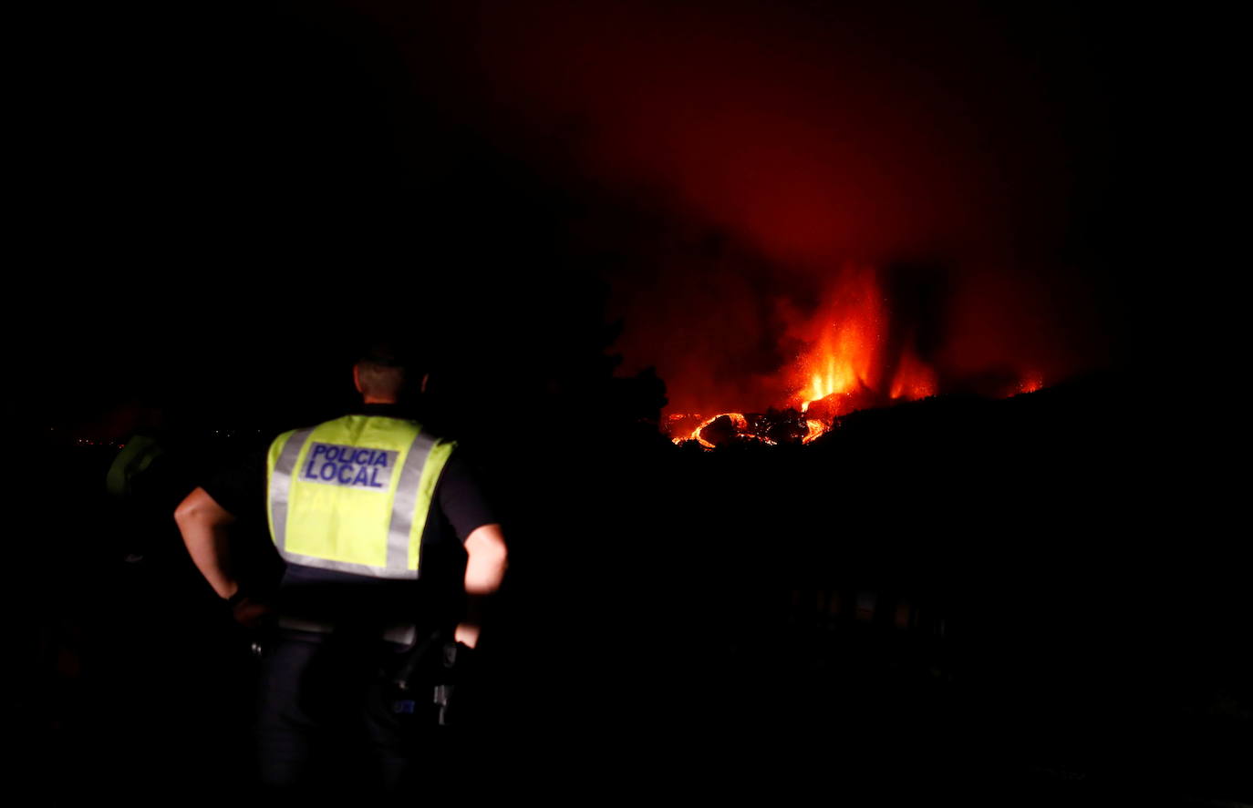 La ladera se llena de lava y miles de vecinos han sido desalojados