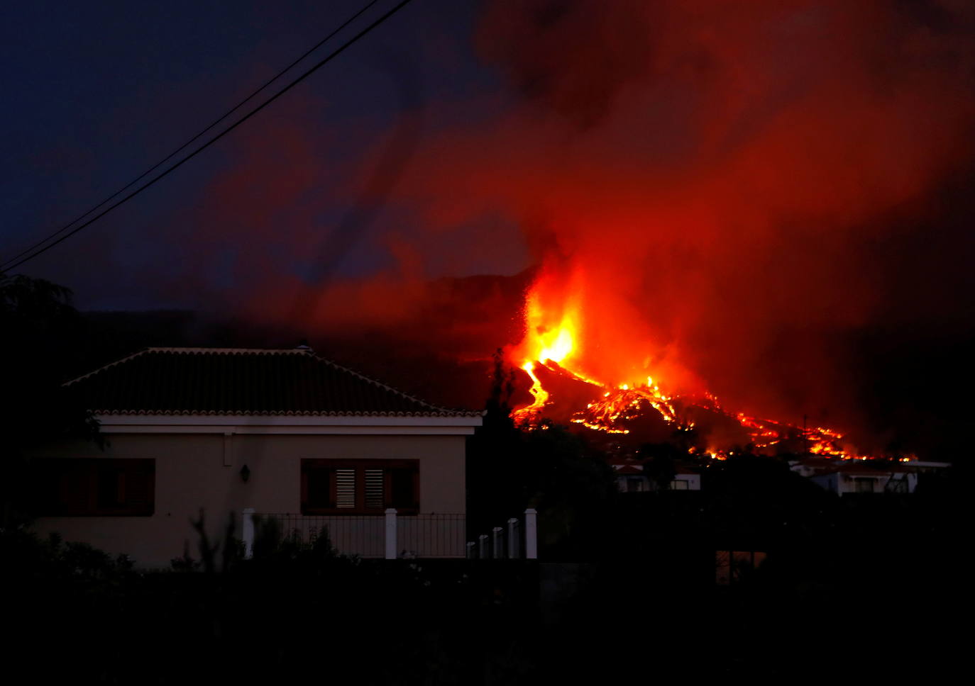 La ladera se llena de lava y miles de vecinos han sido desalojados