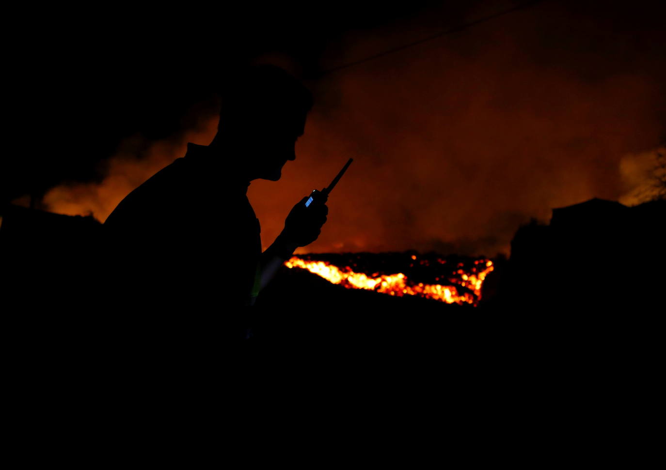 La ladera se llena de lava y miles de vecinos han sido desalojados