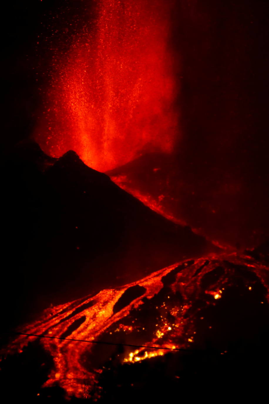 La ladera se llena de lava y miles de vecinos han sido desalojados