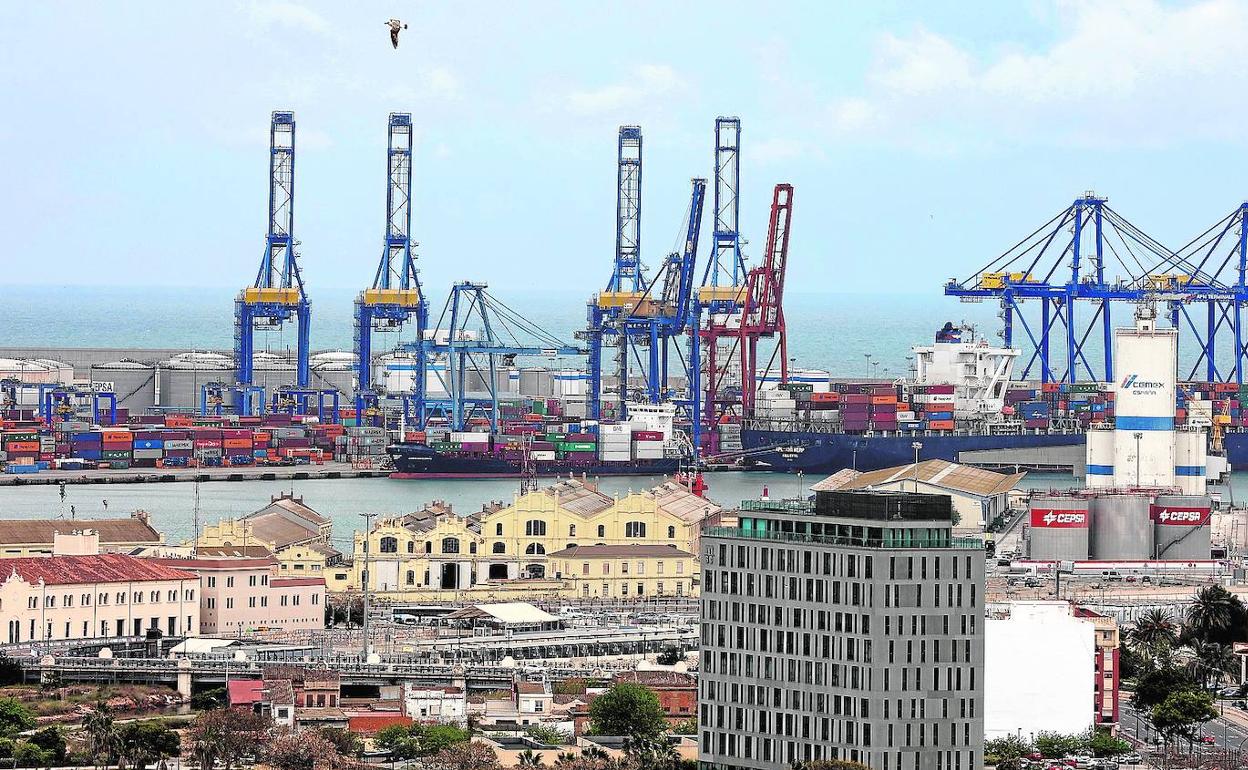 Una de las terminales de contenedores del puerto de Valencia.