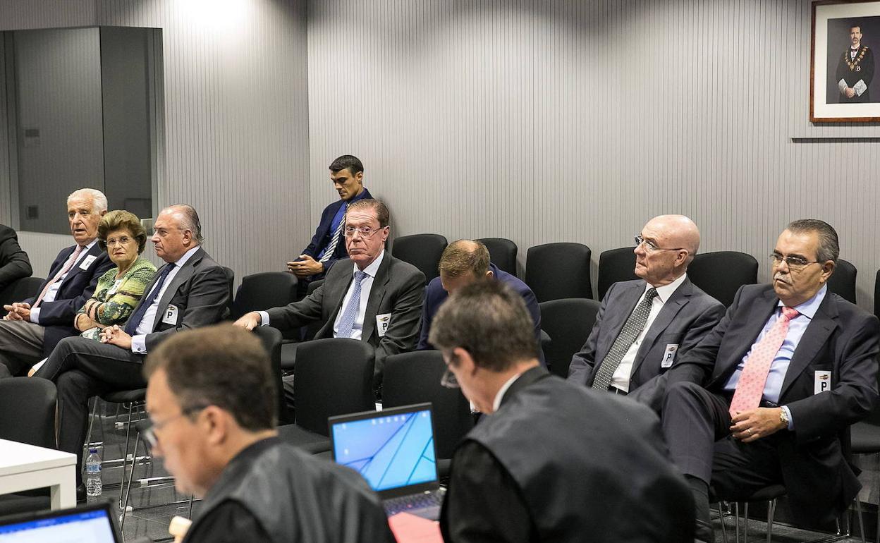 Domingo Parra, junto al resto de acusados en una sesión del juicio, Alfonso Monferrer, Salvador Vila y Juan Soler. 