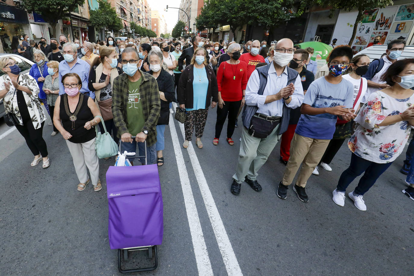 Fotos: Orriols protesta en la calle contra la inseguridad