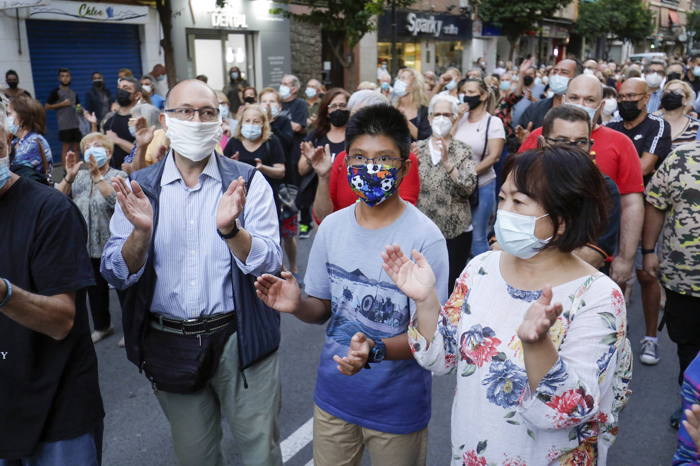 Fotos: Orriols protesta en la calle contra la inseguridad