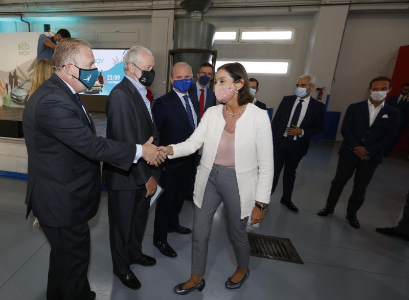 La ministra de Industria, Comercio y Turismo, Reyes Maroto, junto al director de LAS PROVINCIAS, Jesús Trelis.